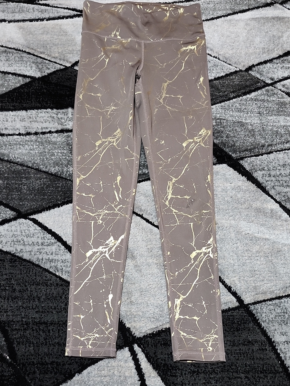 MONO B GOLD METALLIC MARBLE "KISSES" PATTERN HIGH-RISE LEGGINGS